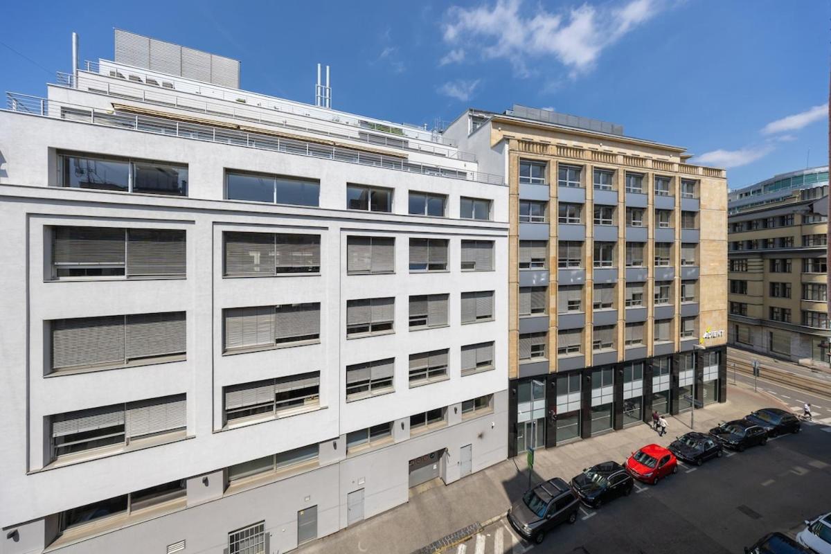 Medená Luxe Residence - 2BR Old Town & Bratislava - B&B Bratislava