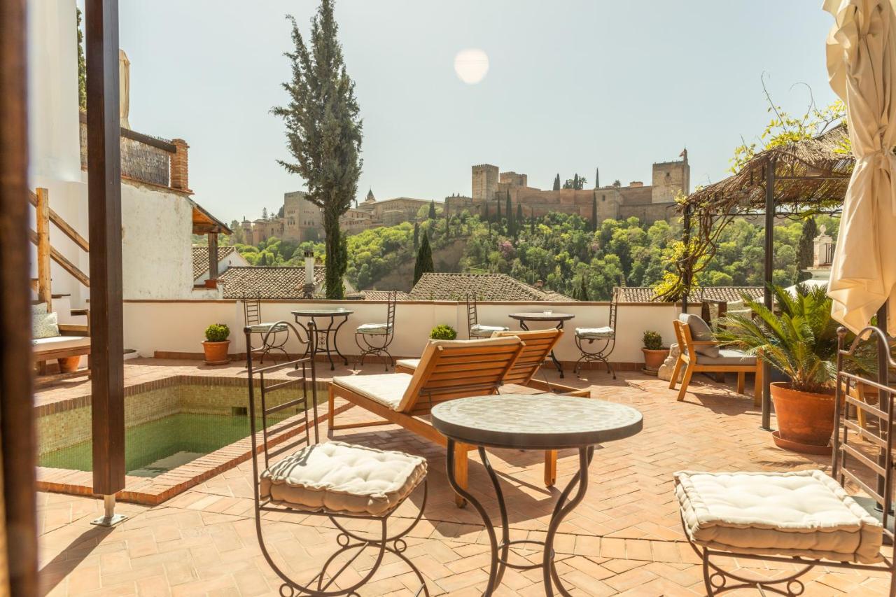 Twin Room with View to the Alhambra
