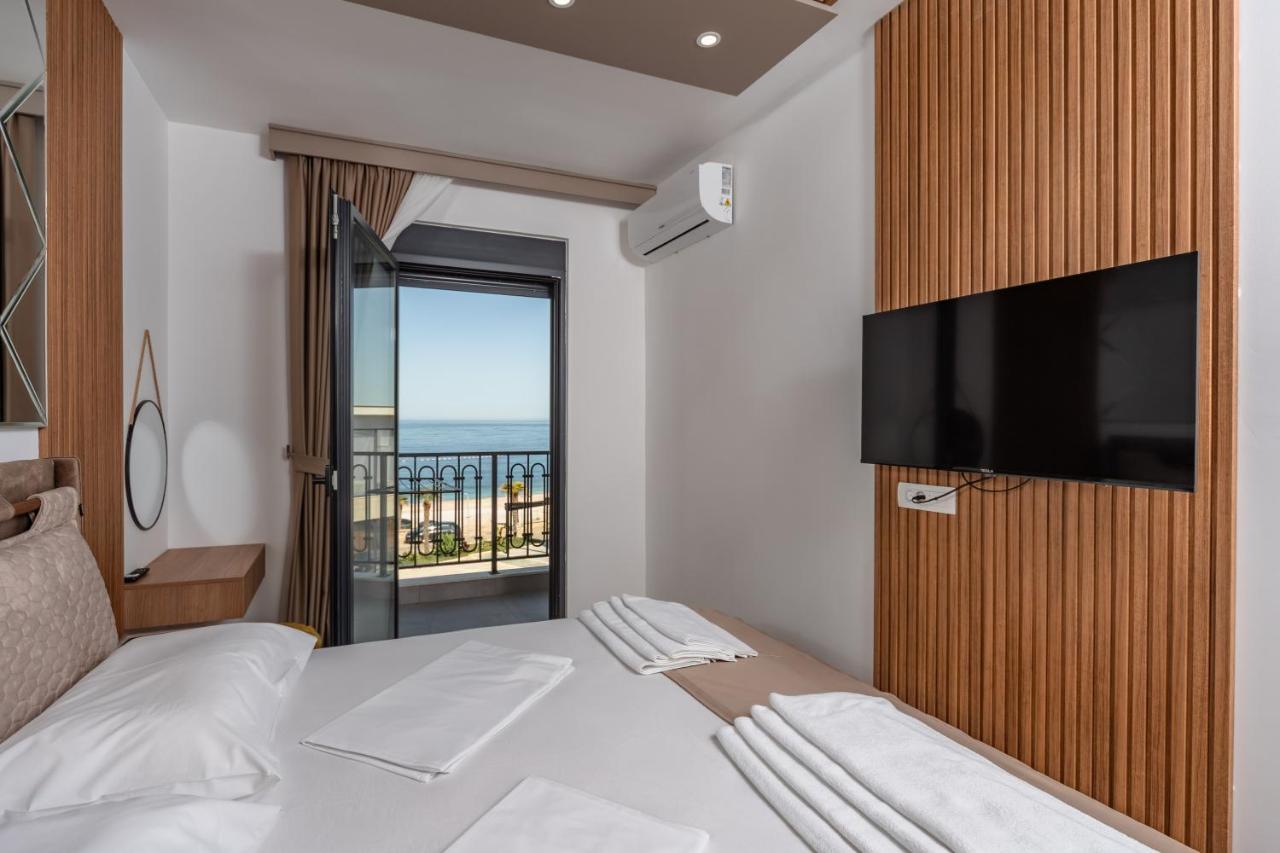 Appartement met 1 slaapkamer, een terras en uitzicht op zee.