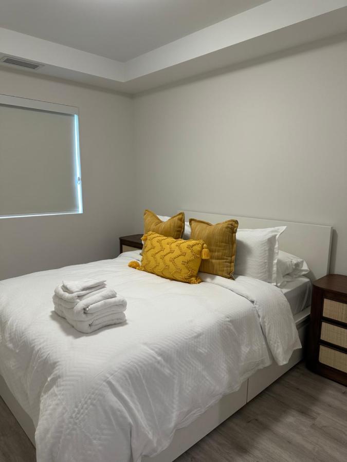 Private Room in Luxury Penthouse Located in Windsor Lasalle ON - B&B Windsor