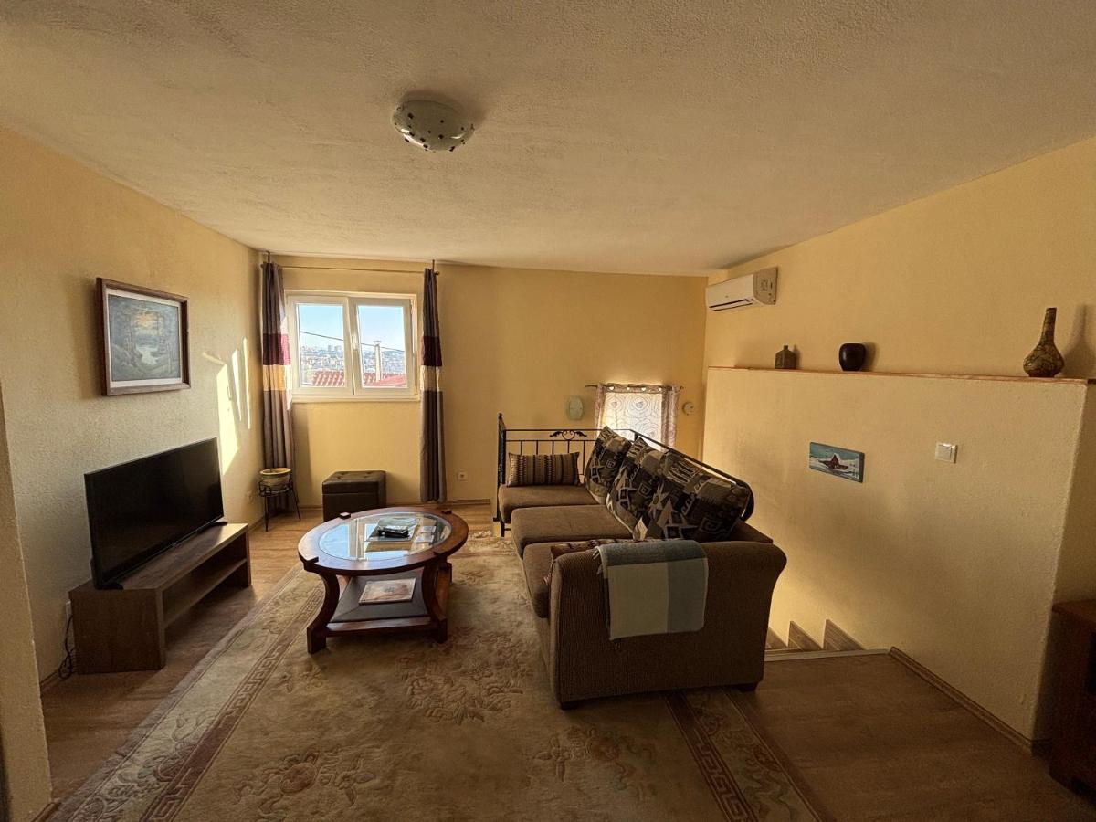 Relax and Explore, Alva Apartment - B&B