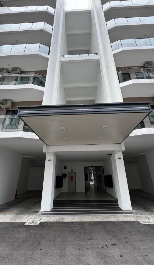 Babah Guesthouse P' Residence Batu Kawa - B&B