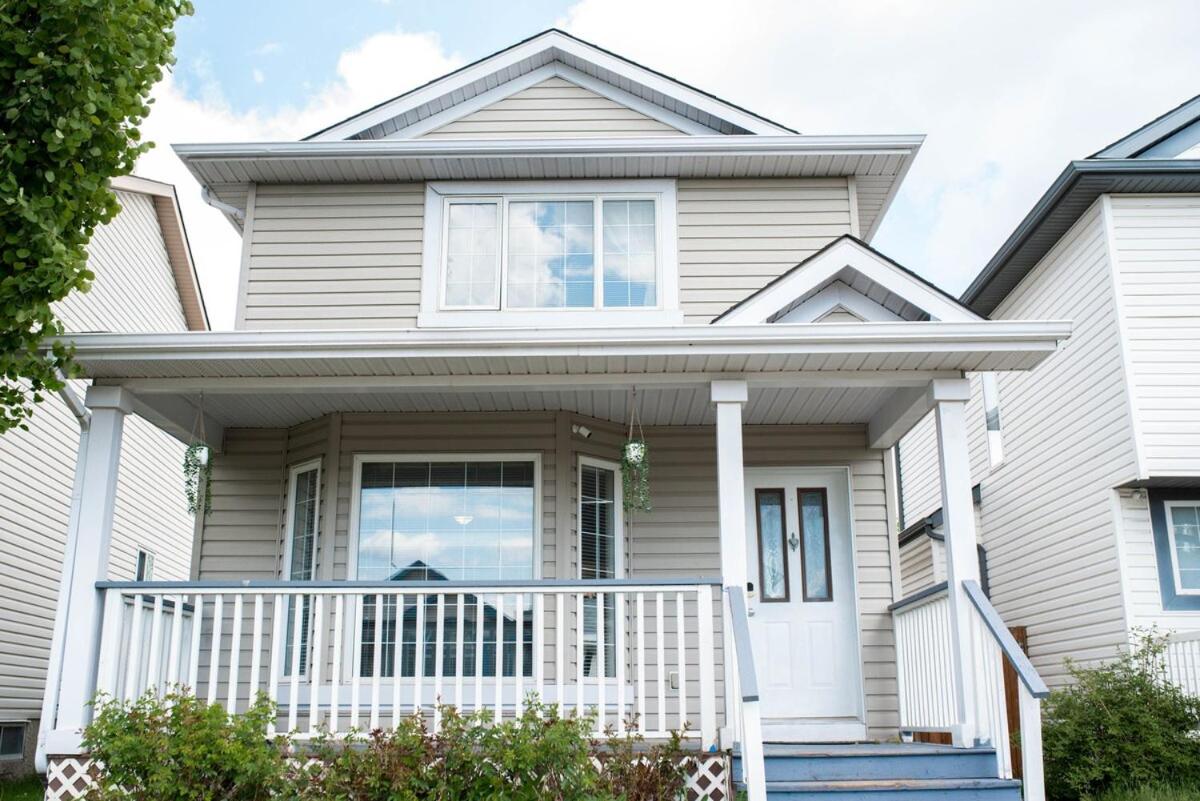 Cozy Calgary Hideaway - B&B