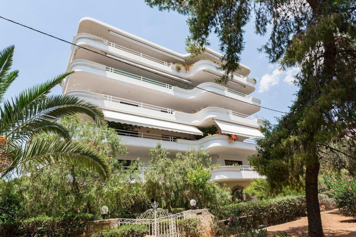 Luxury 3-BD condo with 80sqm balcony in Glifada - Bed and Breakfast Athene