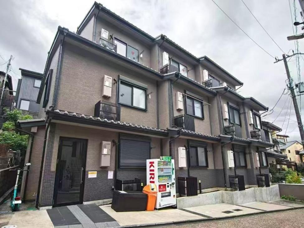 Home in Kyoto kiyomizu, city walk 5 minutes Kiyomizu Temple, washmachine, kitchen, TV in room&bathroom, 3 cars free parking - B&B Kyoto