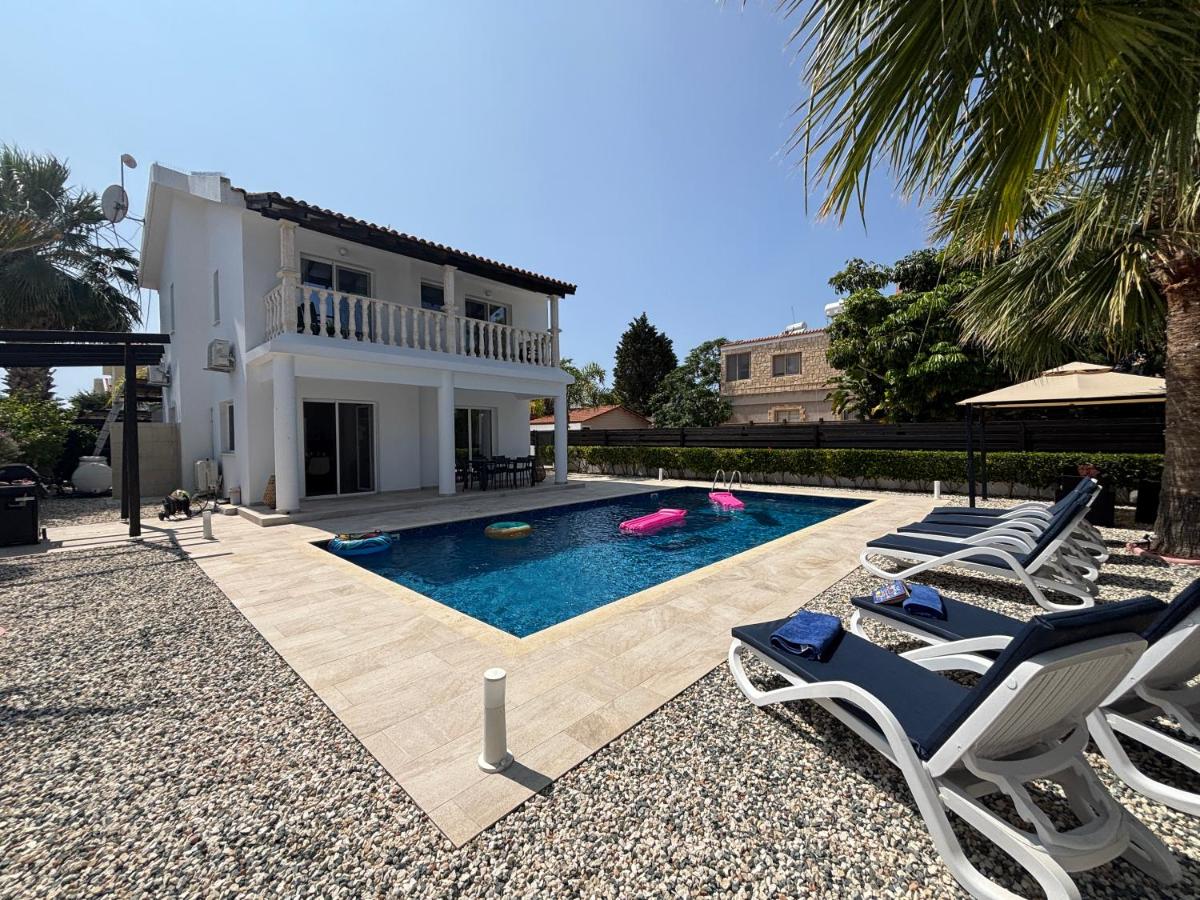 Villa Eden Palms, Coral-Bay, Pool - B&B Pégeia