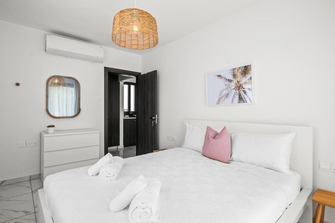 One-Bedroom Apartment with Balcony