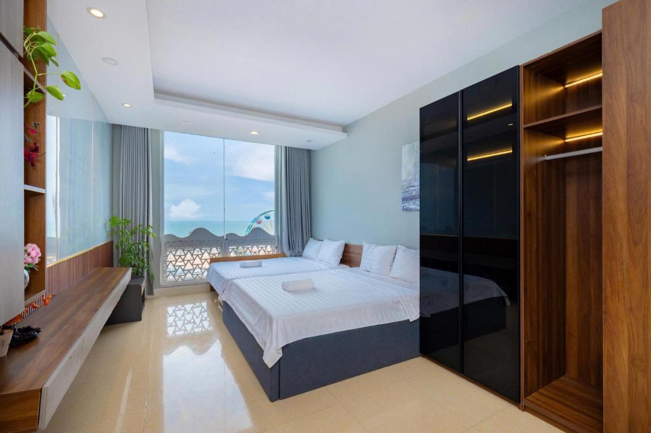 Three-Bedroom Apartment with Ocean View