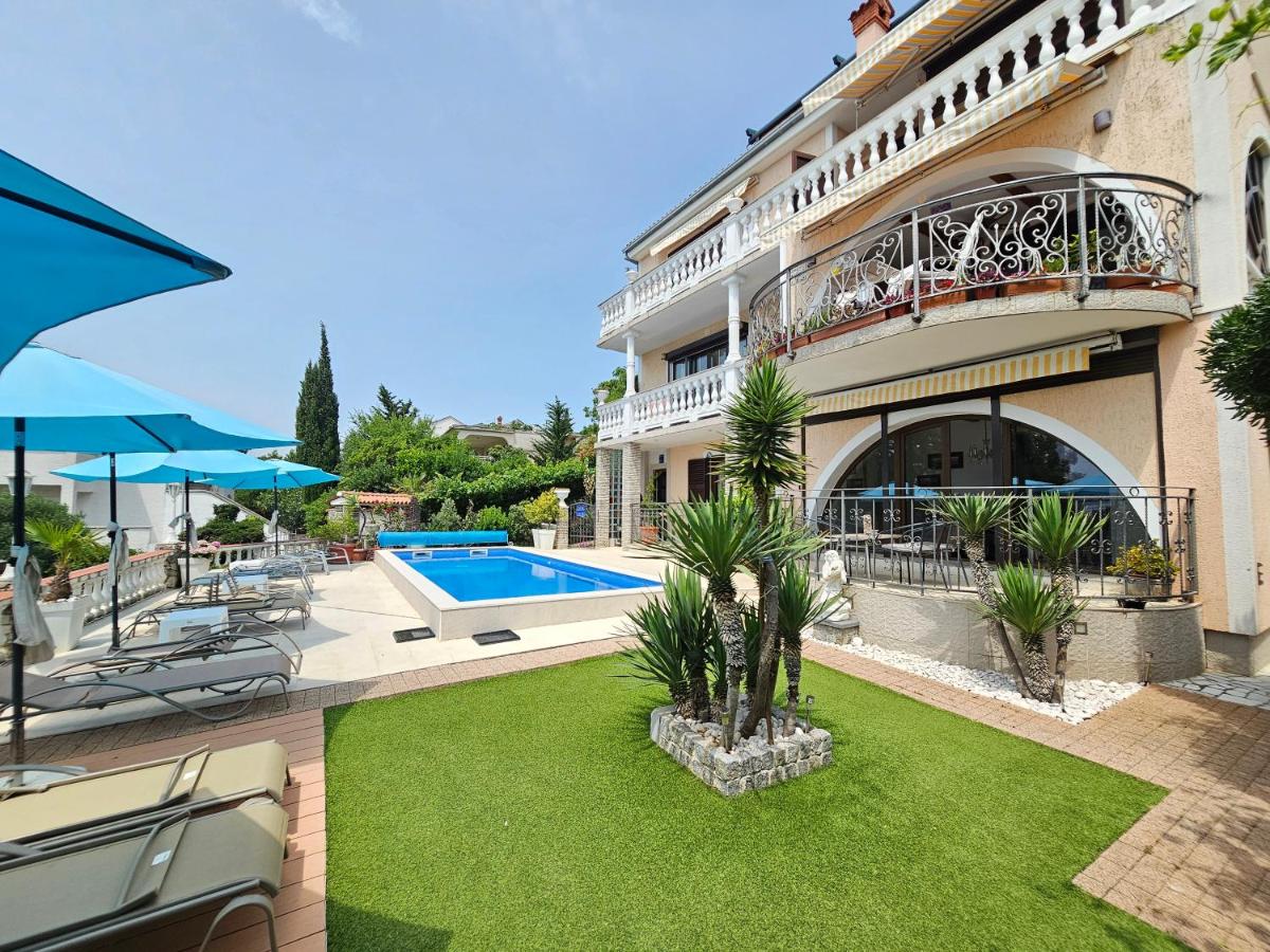 Apartments Villa Vera, 200 m from the beach - Chambres d’hôtes Novi Vinodolski