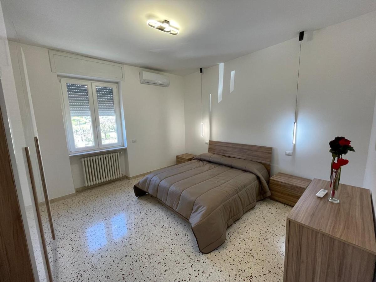 -15min Cascate Marmore- Ampio Appartamento 6 ospiti - Bed and Breakfast Terni