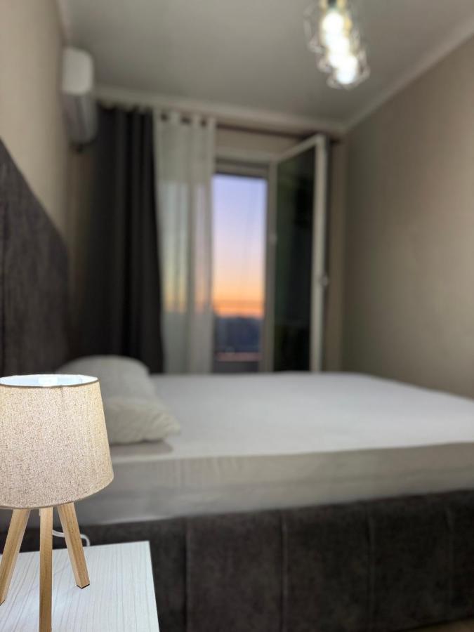 Spacious 2BR Apartment Walk in Closet Stunning Sunset Views - B&B