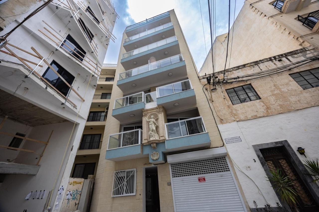 GuestHost - Sliema Breeze & Patio Comfort - B&B Sliema