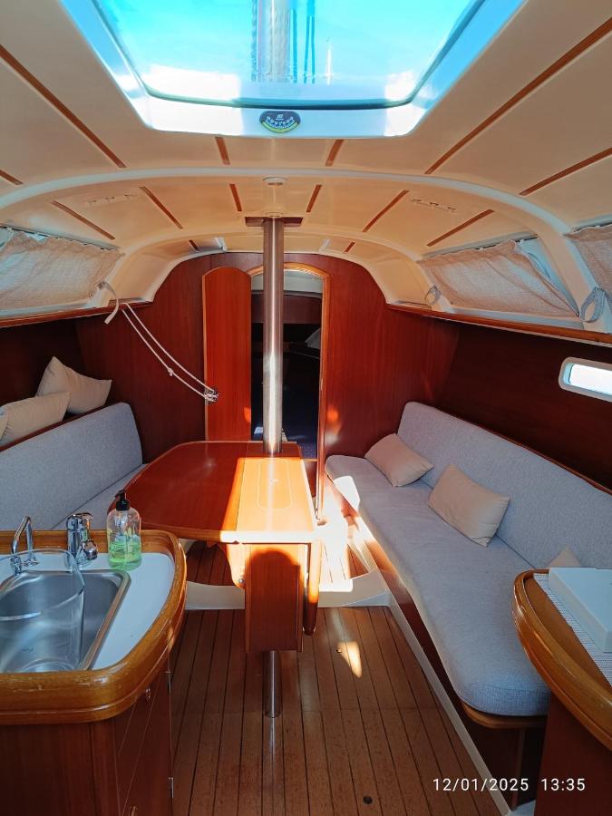 Veleiro na Marina da Expo - B&B Lisboa