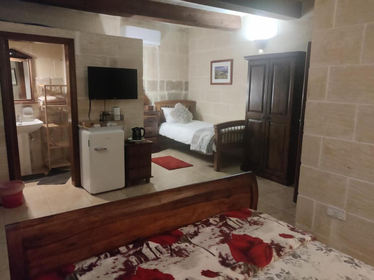 Habitación Triple con balcón
