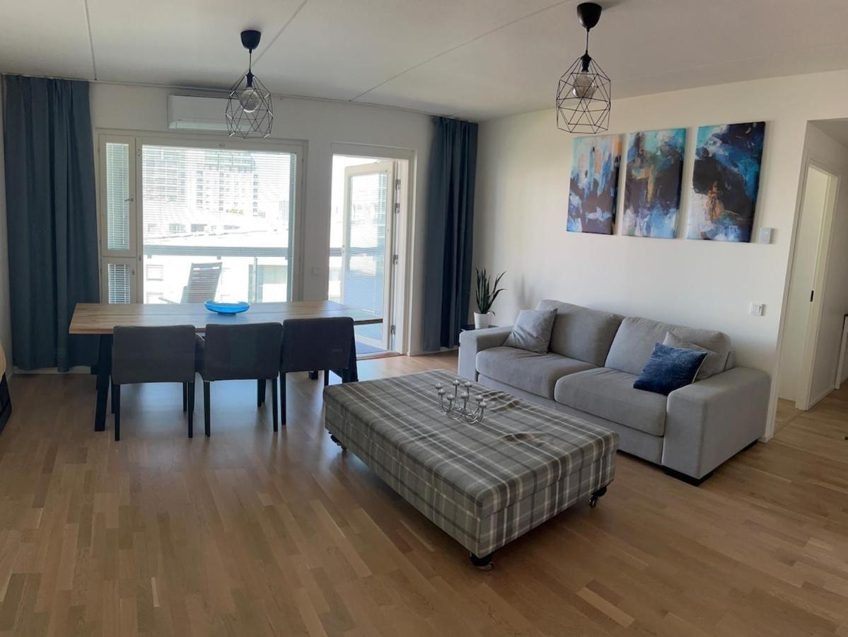 Modern, bright 2 bedroom apartment with great views - B&B