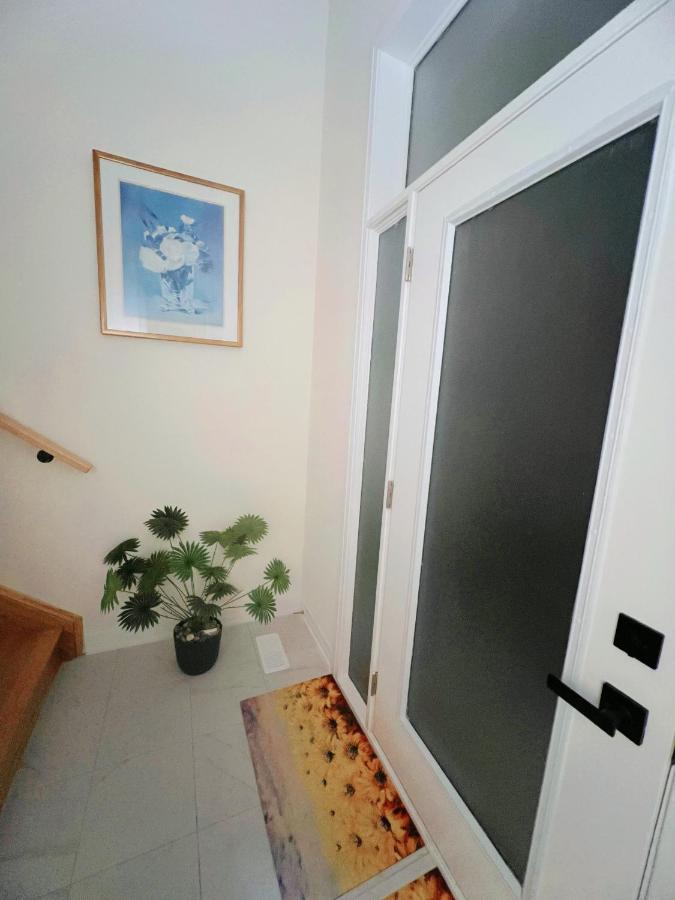 Modern entire house close to Costco convenient stay - B&B