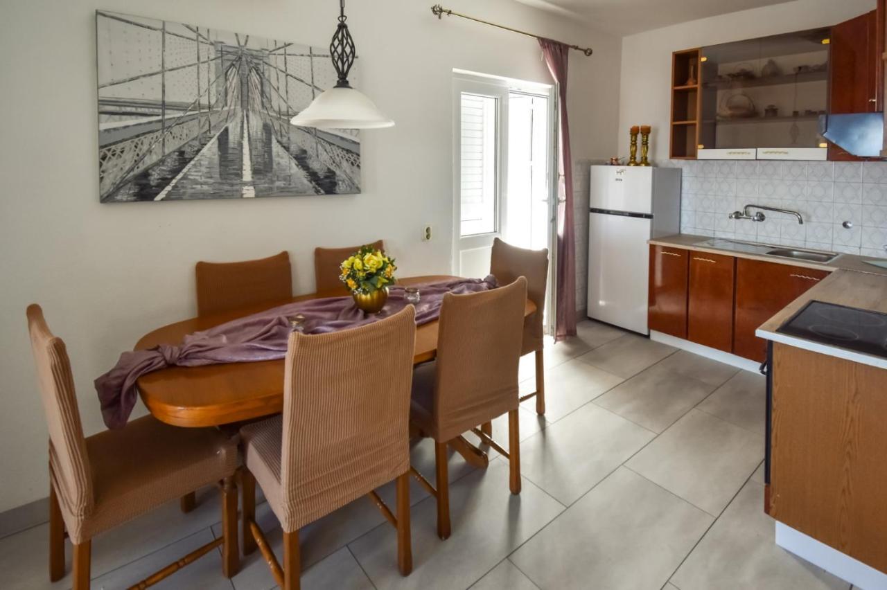 Appartement met 2 Slaapkamers, Balkon en Uitzicht op Zee