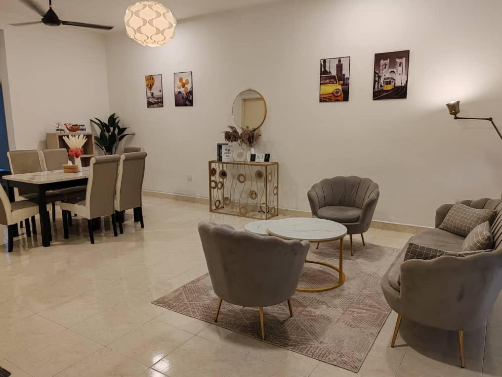 HomieDahlia Homestay Minimalist Live simply - B&B Pasir Gudang