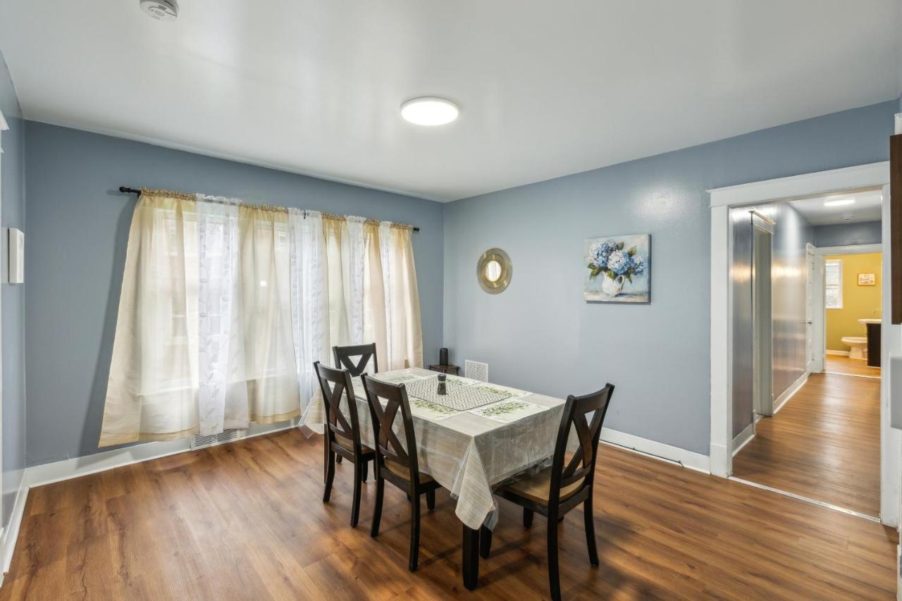 Comfy 3BR Flat Close to the Falls apts - Chambres d'hôtes Niagara Falls