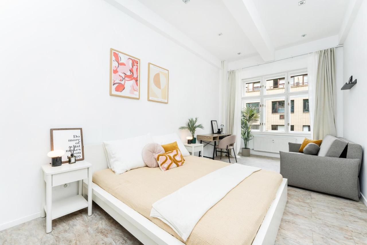 Rentero Central Two Bedroom Apartment in Prague - Two bathroom - Parking - B&B Praga