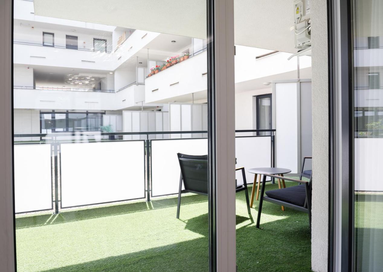 Rebany Apartman 4 Central Location - B&B