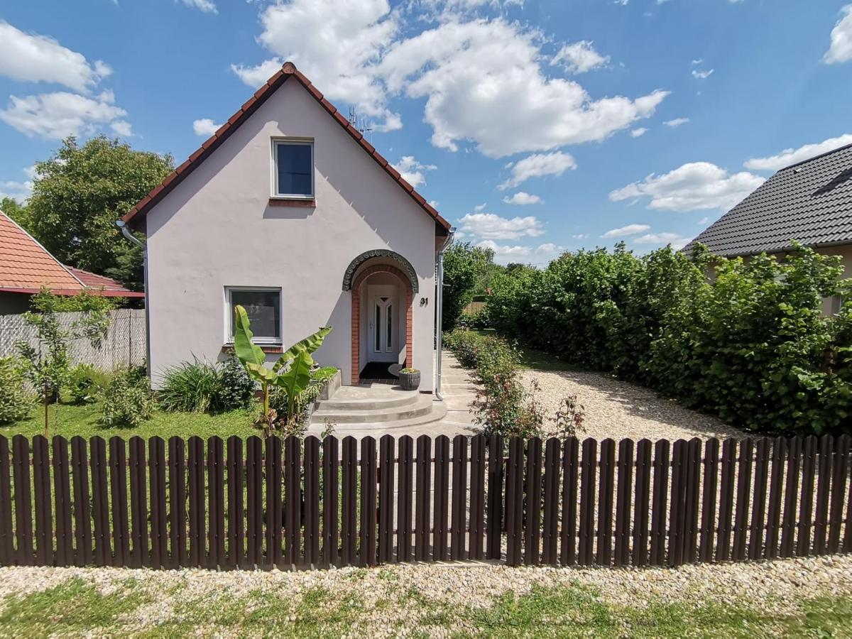 Nyitnikék Vendégház - B&B