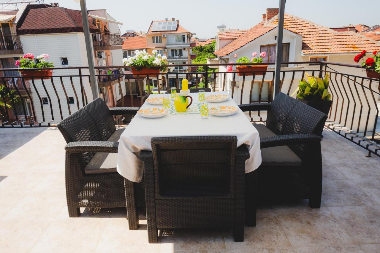 One-Bedroom Apartment with View
