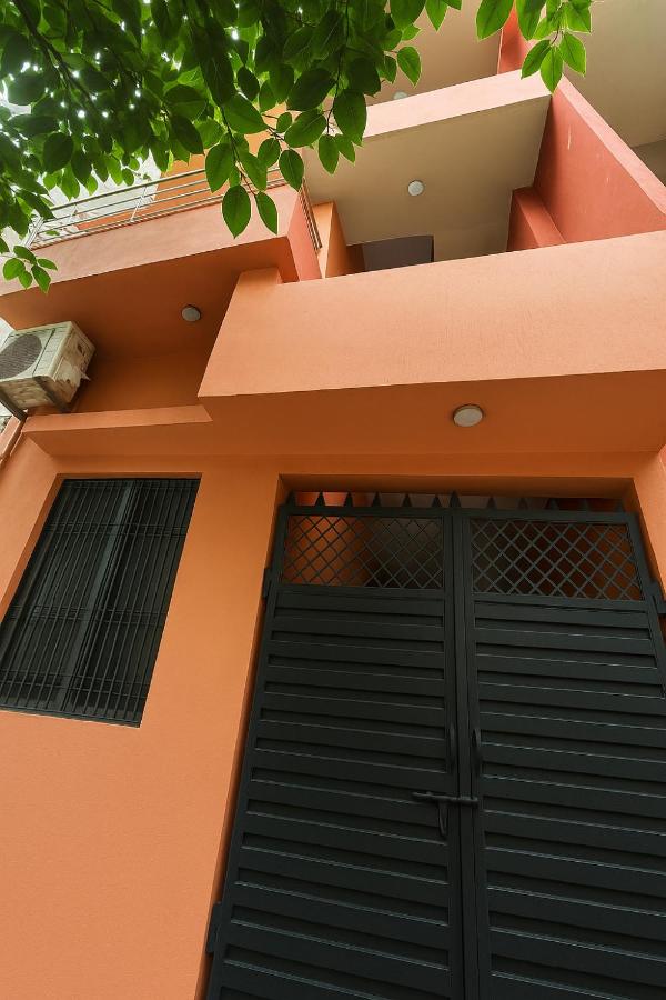 Cozy 2 bedrooms near Banaras Railway station by Terracotta Trails - B&B Varanasi
