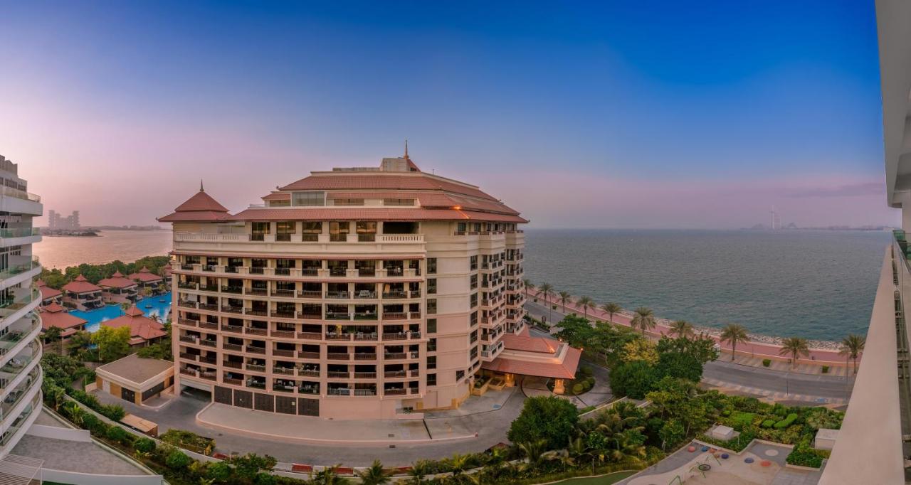 Dejaview Stays Luxury Apartment with Private Terrace, Burj & Sea View - B&B