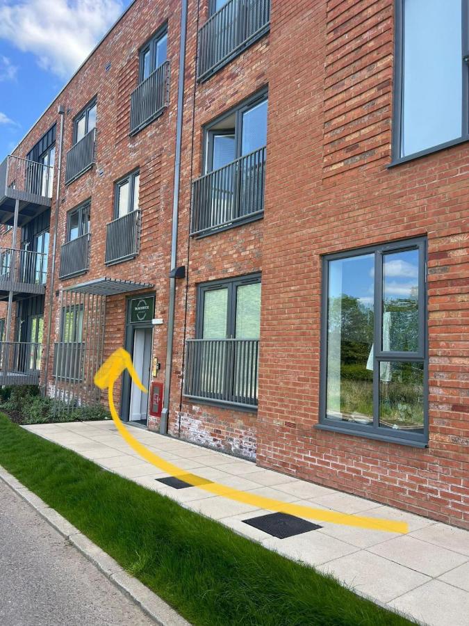 Modern 2 bed close to Bicester Village, Parking - B&B