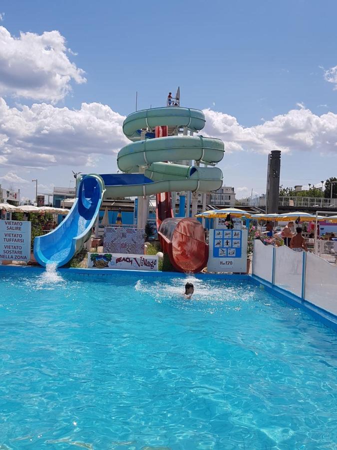 RICCIONE sul MARE con servizio SPIAGGIA e AQUAPARK - B&B Riccione