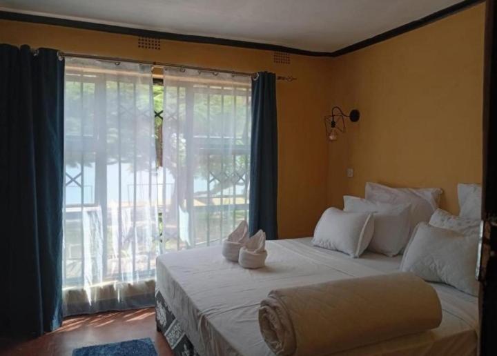 Capricorn by Quest-Cape Maclear - B&B Monkey Bay