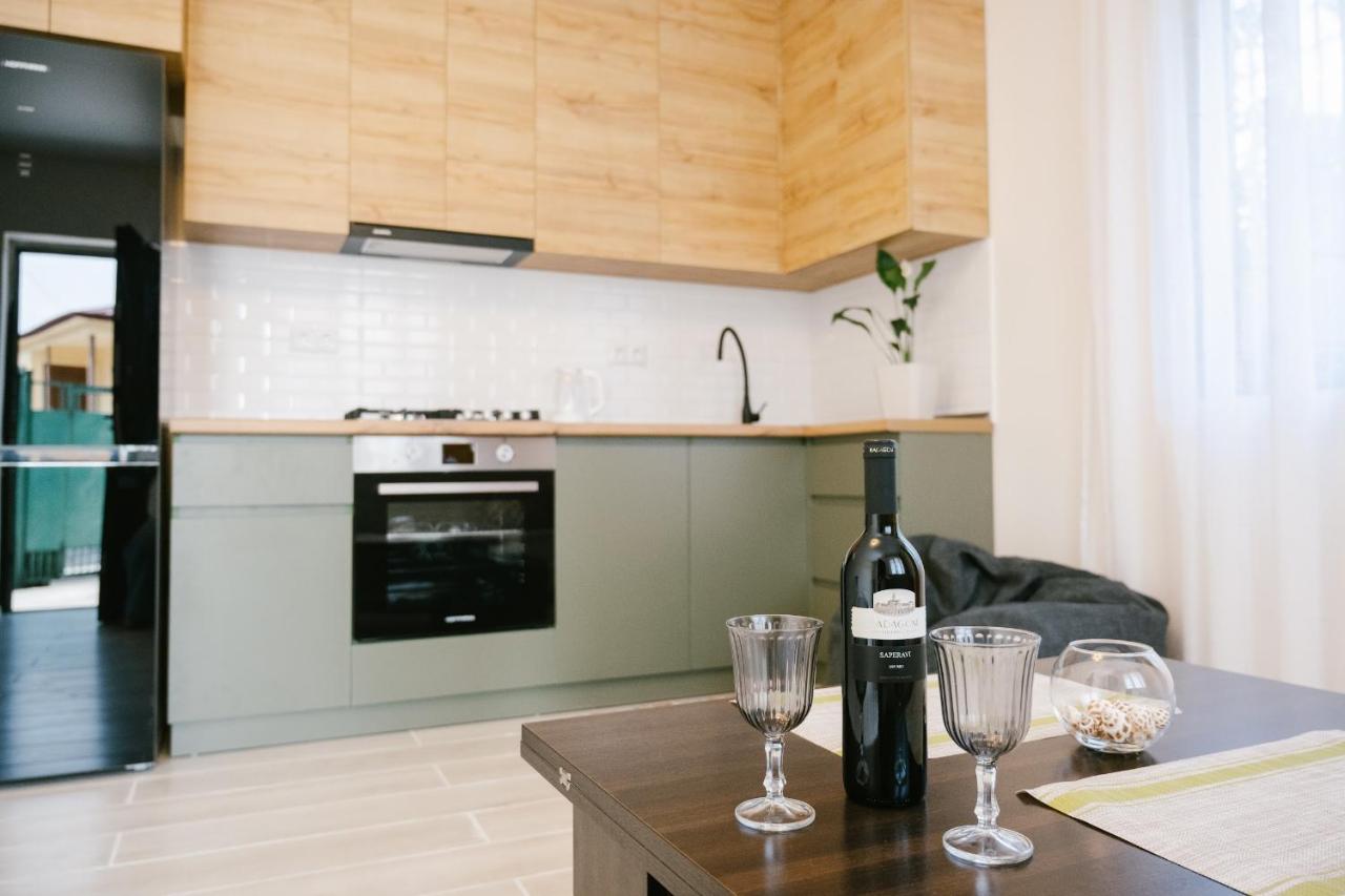 Batumi Apartment with Cozy Yard - B&B Batum