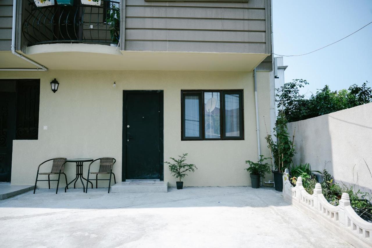Batumi Apartment with Cozy Yard - B&B