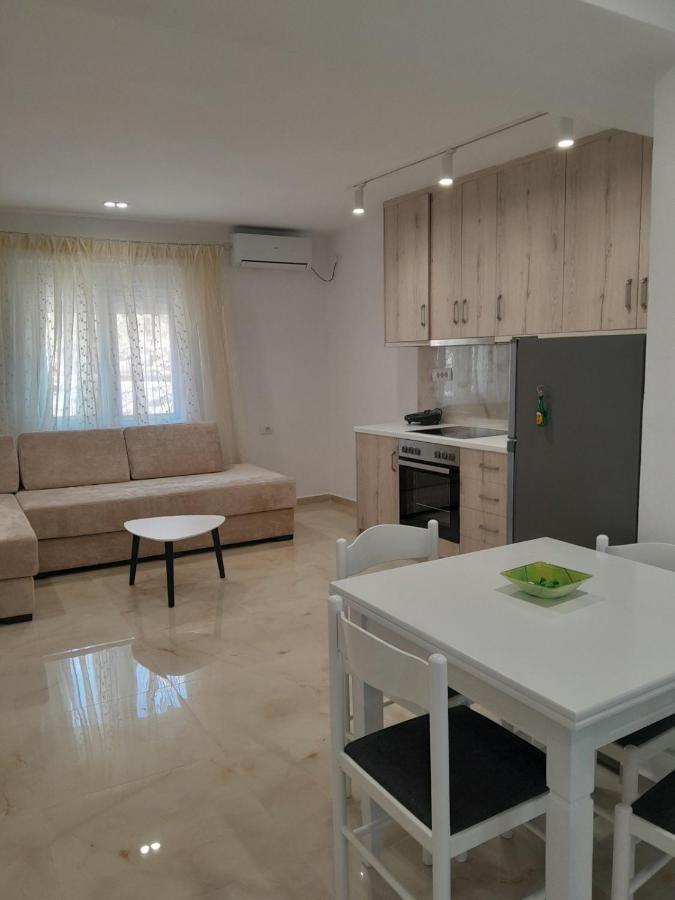Mamos Apartment - B&B Sarandë