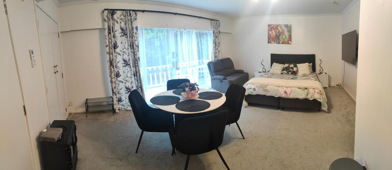 Hamilton Homestay - B&B