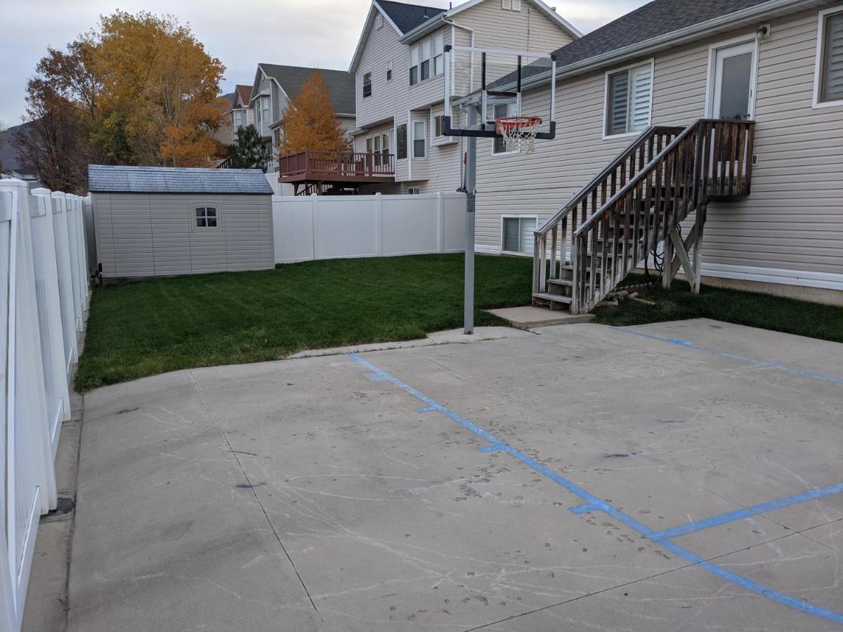 Beautiful Large Residential Home - Ferienwohnung Layton