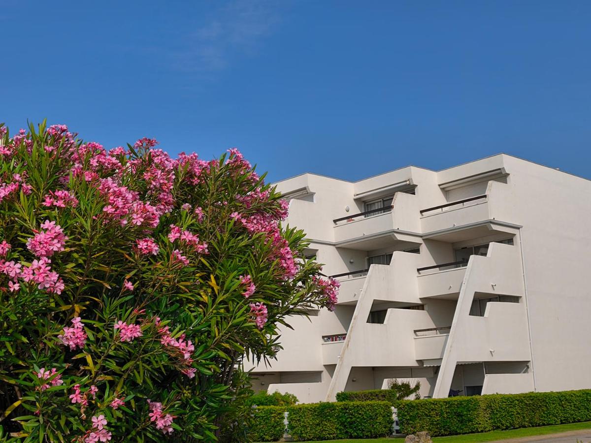 Adoya Plage Beach Studio Sea and port view Free parking WiFi Pool, Tennis - Chambres d’hôtes Le Grau-du-Roi