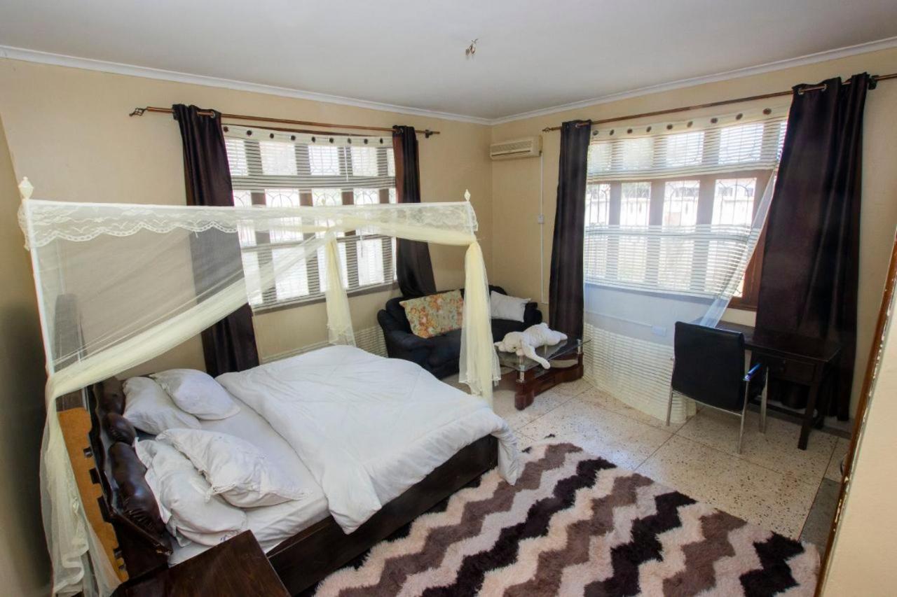 Chambre Lit King-Size avec Balcon