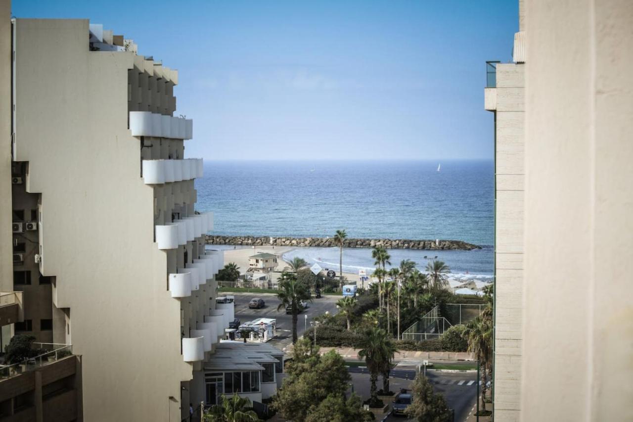 Skyline 1BR Apartment with City and Sea View - Ferienwohnung Herzlia
