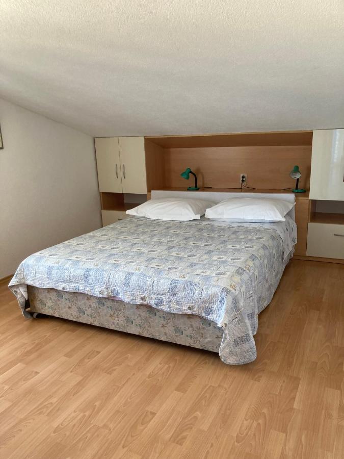 Appartamento con 2 Camere da Letto, Balcone e Vista mare