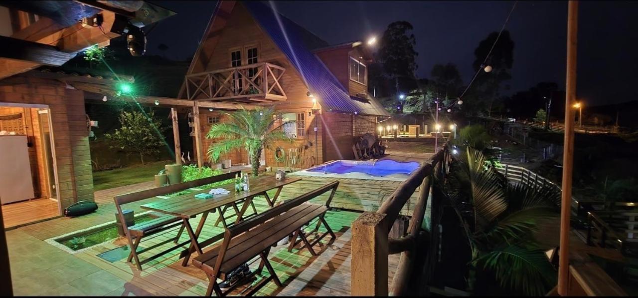 Chalé Familiar com Jacuzzi e Piscina - B&B