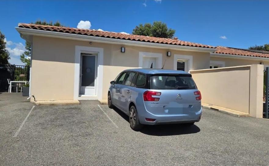Un air de provence avec piscine disponible seulement en fin de journée - À 5min de l'A7 et A9 - B&B Orange