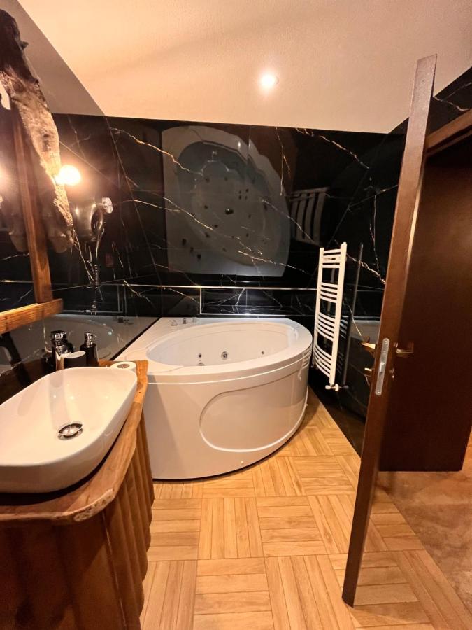 Deluxe Double Room (2 Adults + 1 Child)