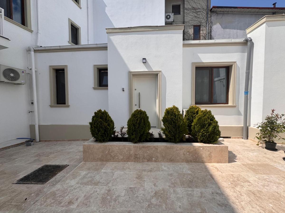 AT Modern Boutique - Bed and Breakfast Boekarest