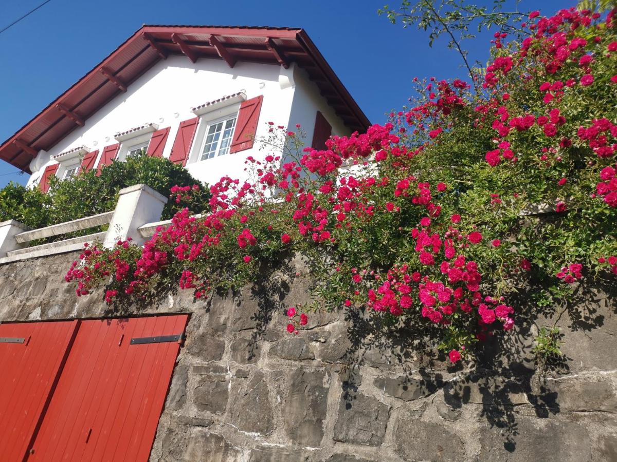Chambres d'hôtes "HOR DAGO" près de la gare d'Hendaye avec le petit-déjeuner - B&B Hendaye