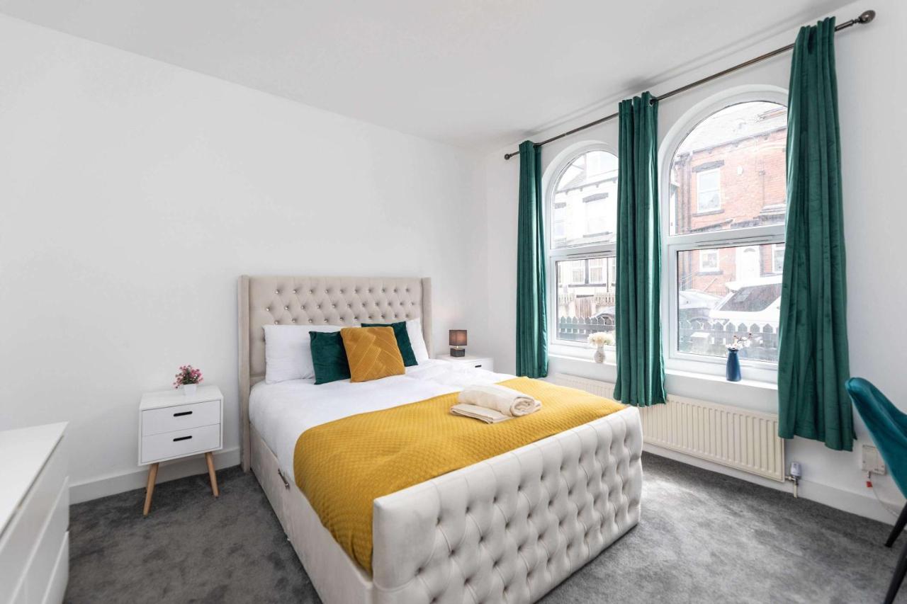 5-Bed Property Near Leeds City Center - B&B Beeston Hill