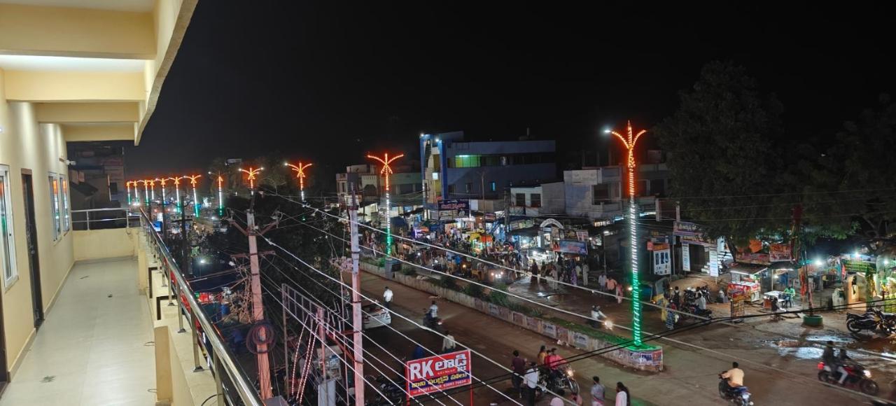 R K Lodge & Mini Function Hall - B&B Singarāyakonda