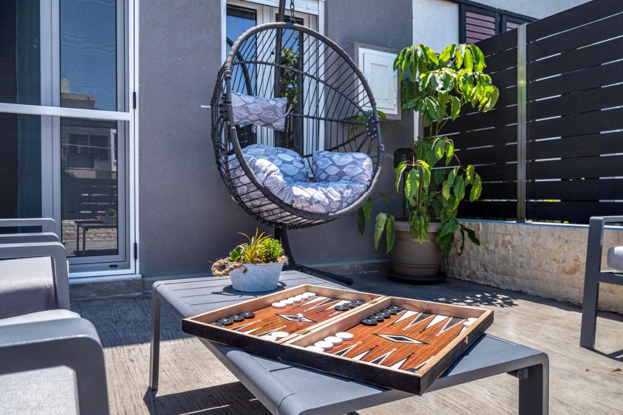 Avli Village House with Private Jacuzzi - B&B Paradeísi