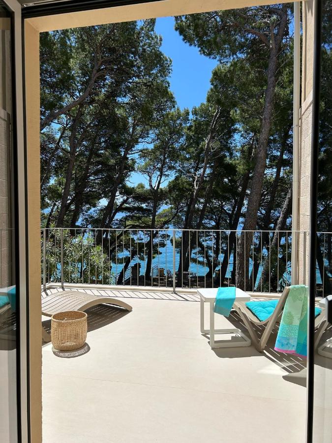 Apartments in Villa Ruza Beachfront Elegance on Europes Best Beach - B&B Brela